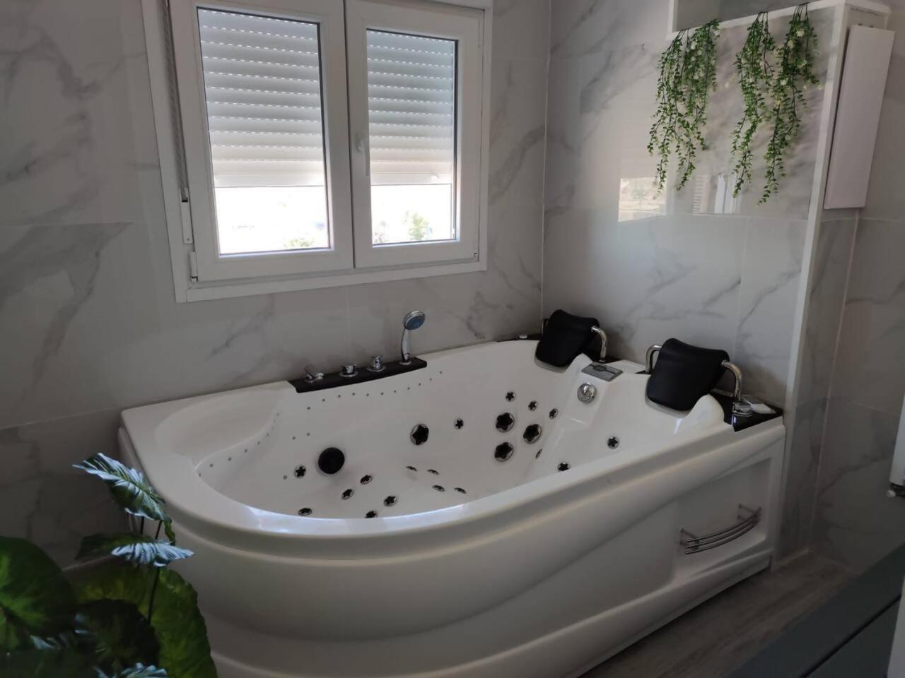 Apartamento Con Jacuzzi El Rincon De Las Delicias Сарагоса Екстериор снимка