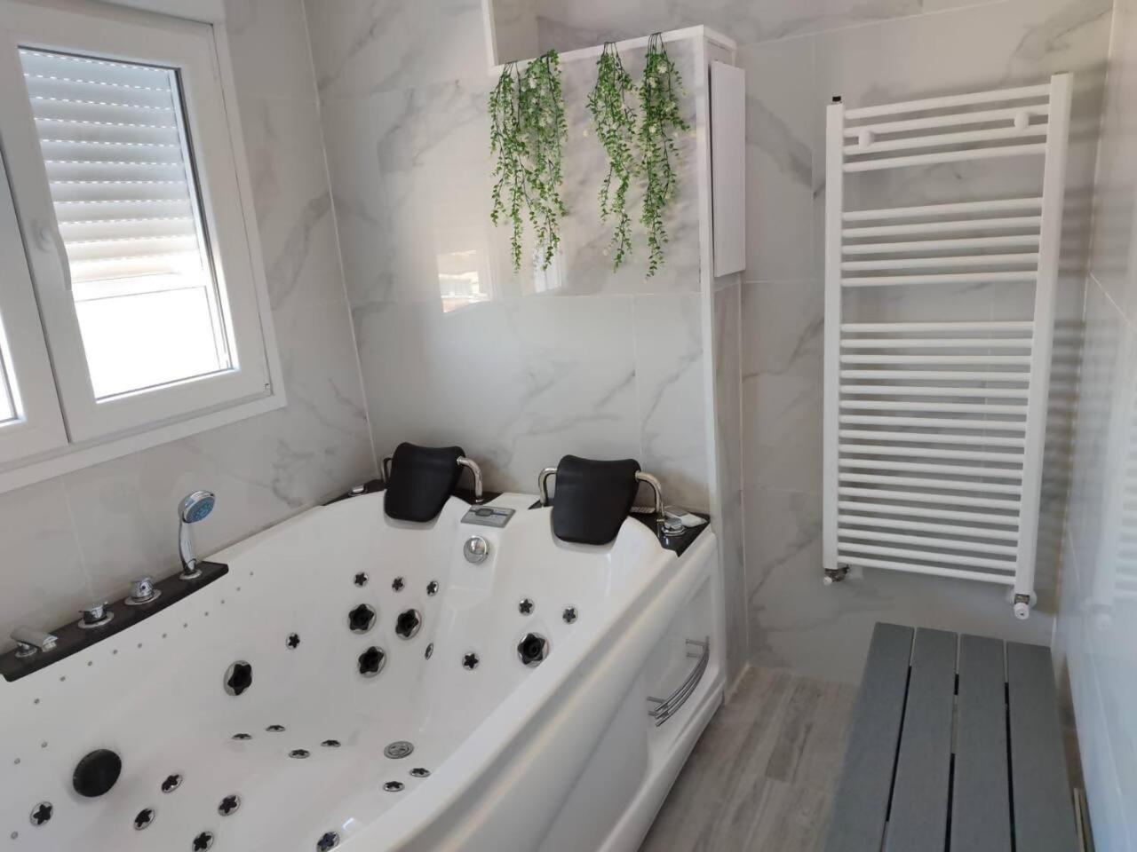 Apartamento Con Jacuzzi El Rincon De Las Delicias Сарагоса Екстериор снимка